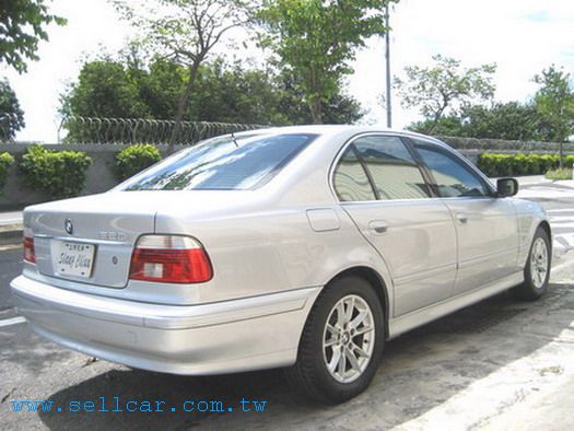 BMW 520iA 照片3